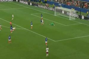 西班牙2-0领先法国！波罗单刀破门，奥尔莫助攻